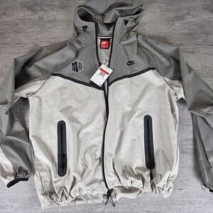 Nike Mountain West Conference team-issued windbreaker jacket
Size Large